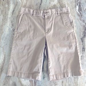 Boys size 16 Vineyard Vines khaki shorts. EUC